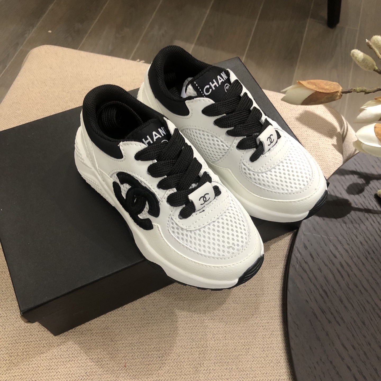 Children's shoes child